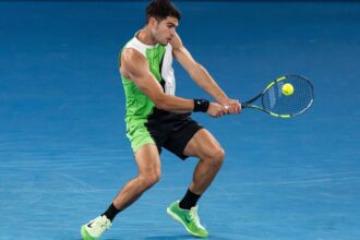 Carlos Alcaraz defeats Yannick Hanfmann at Australian Open