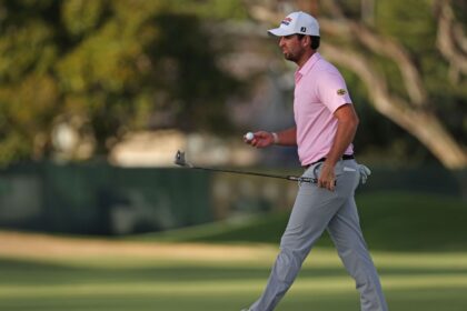 Davis Riley closes in on a two-shot lead with late birdie at wind-swept Waialae