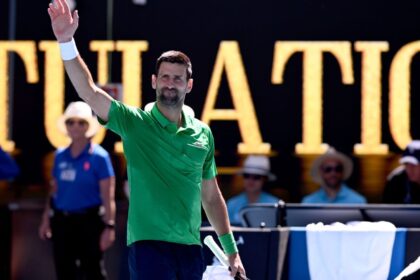 Djokovic easily advances to the third round of the Australian Open