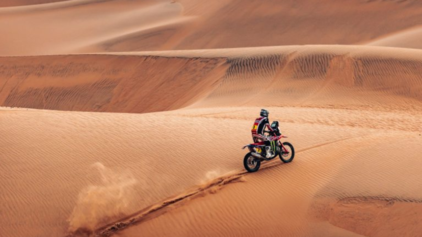 Leading change at 2026 Dakar Rally, winner stops to help rival