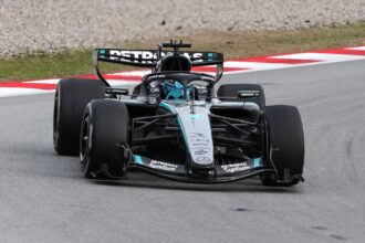 Mercedes sets new F1 test benchmark, McLaren suffers trouble on day 4