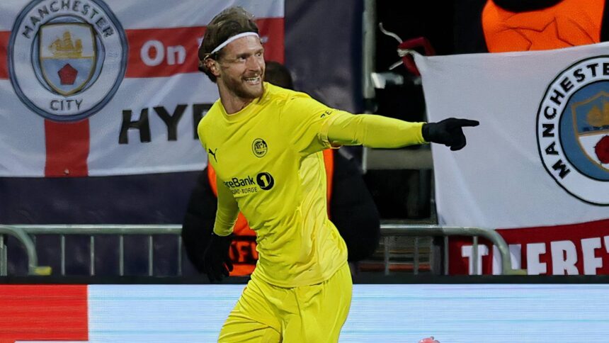 Norwich are currently considering a move for shock Sammy Schmodics as a new replacement for Hoch.