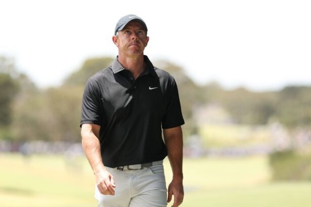 Rory McIlroy: ``LIV and PGA Tour are too far apart to sign a contract''