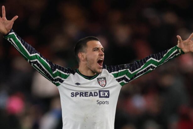 Sunderland offer chance to beat deadline to sign new signing Le Fey