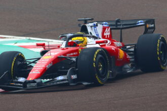 When will teams take part in F1's first test in 2026?