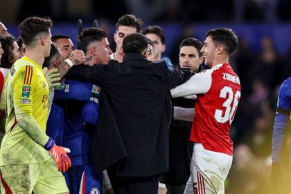 Head Coaches Liam Rosenior of Chelsea and Mikel Arteta of Arsenal were forced to step in and part Enzo Fernández of Chelsea and Martín Zubimendi of Arsenal as they clashed at the end of Arsenal