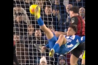 Charampos Kostoulas scores a bicycle kick in stoppage time to earn Brighton a point against Bournemouth (video)