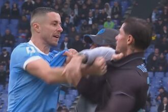 Red card for unpleasant scenes in Napoli's win over Lazio in Serie A (video)