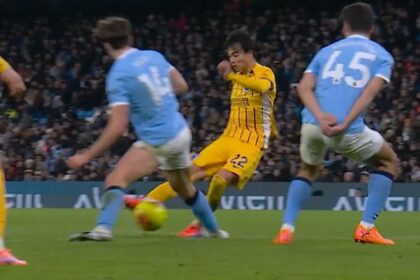 Brighton winger Kaoru Mitoma scores to deny Manchester City victory (video)