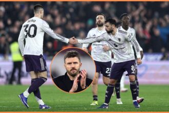 Benjamin Sesko celebrates with Bruno Fernandes