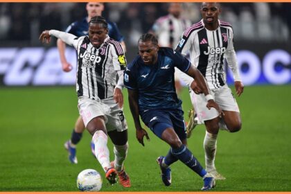 Jonathan David in action for Juventus