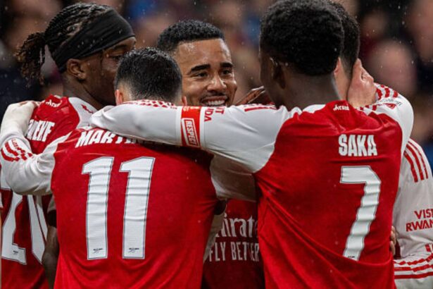 Arsenal players celebrating goal vs Wigan