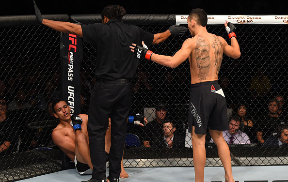 Charles Oliveira's coach breaks silence on decade-old injury mystery ahead of UFC 326 Max Holloway rematch