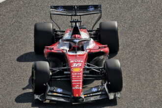 Ferrari starts final day of Bahrain F1 test fastest as Mercedes draws red flag