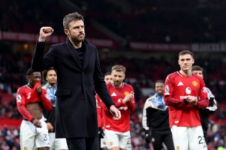 Michael Carrick celebrates after Manchester United
