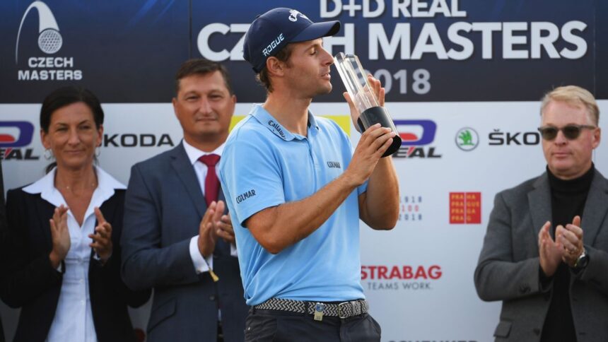 Report: Golfer Pavan injured after falling down elevator shaft