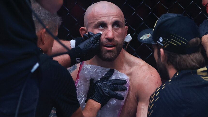 Alexander Volkanovski consults with his team in between rounds at UFC 325