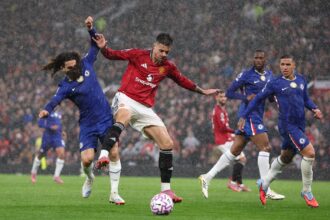 Chelsea say £100m offer will secure Manchester United summer move