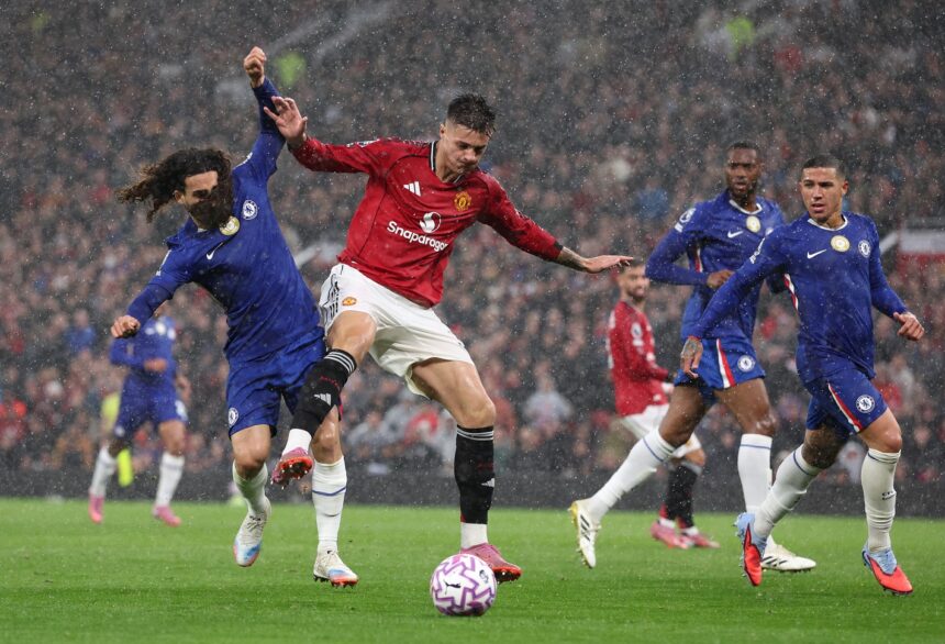 Chelsea say £100m offer will secure Manchester United summer move