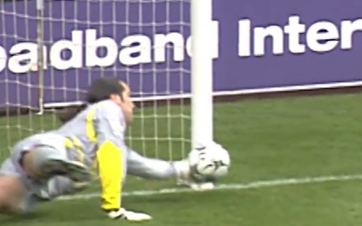 Arsenal goalkeeper David Raya assesses Gunners legends' past saves (video)