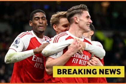 Martin Odegaard celebrates with his Arsenal teammates during the 4-1 win vs Tottenham