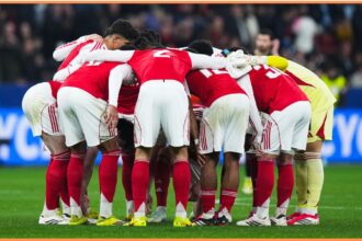 Arsenal players in a team huddle prior to the game against Bayer Leverkusen