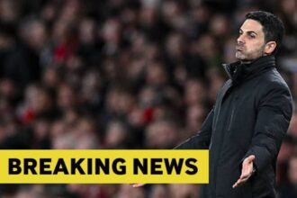 Mikel Arteta reacts frustrated with overlay of breaking news