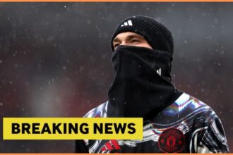 Manuel Ugarte warming up for Manchester United