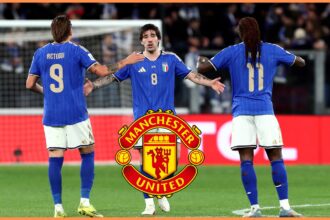 Sandro Tonali with his Italy teammates