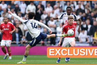Elliot Anderson in action for Nottingham Forest vs Tottenham
