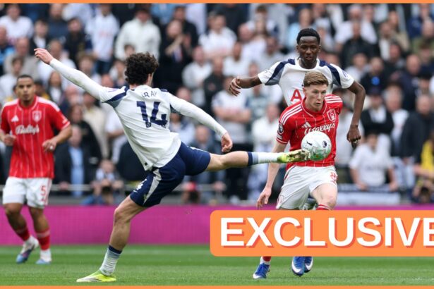 Elliot Anderson in action for Nottingham Forest vs Tottenham