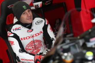 Jonathan Rea, January 2026 Jerez WorldSBK Test, pit box. Credit: Gold and Goose.