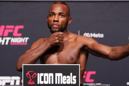 Manel Kape on the scale at the UFC Apex