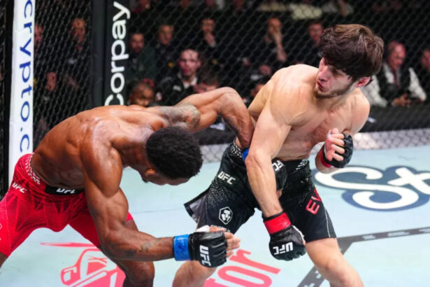 Movsar Evloev defeats Lerone Murphy at UFC London