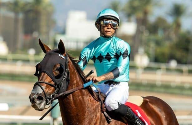 Oaklawn jockey Carmona is recovering from head and neck injuries