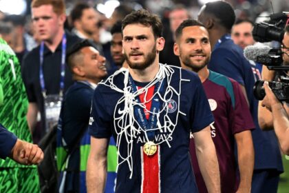 The next player, Kuvaratschelia, has already agreed to sign with Arsenal in 2027.