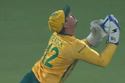 WATCH: Quinton De Kock-Dewald Brevis confusion hands Tim Seifert a second chance