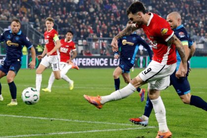 West Ham fear Leeds hijacking as race to sign Troy Parrott begins