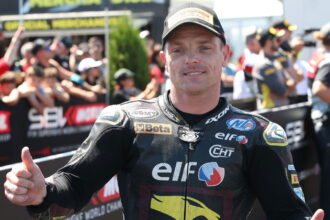 Sam Lowes, 2026 Australian WorldSBK, parc ferme. Credit: Gold and Goose.