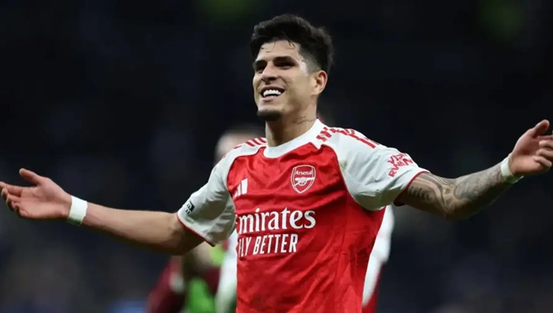 Arsenal turn Hincapie loan into permanent transfer