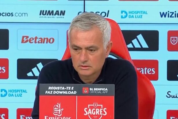Benfica manager Jose Mourinho upset at being labeled a 'traitor' by Porto staff (video)