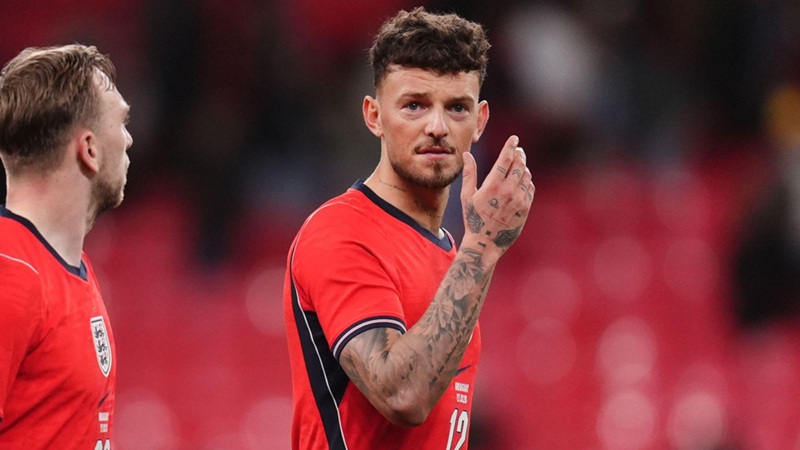 Manchester City goalkeeper James Trafford expresses support for 'great lad' Ben White as Arsenal defender boos after England international scores (video)