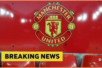 Manchester United logo and breaking news banner