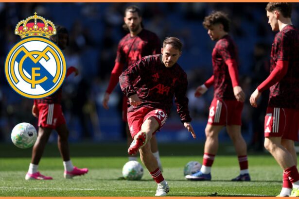 Alexis Mac Allister warming up for Liverpool