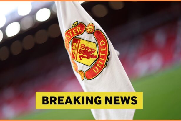 Manchester United corner flag and breaking news banner