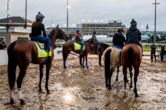 Candidates tune up at humid Churchill Downs