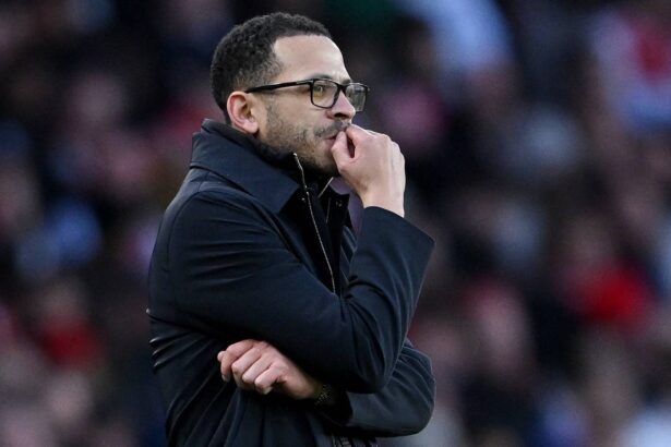 Chelsea want 'wildcard' manager to replace Rosenior, but he is waiting for Liverpool