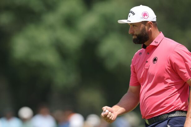 Rahm remains in first place at LIV Golf Mexico. Hatton closes in one stroke lead.