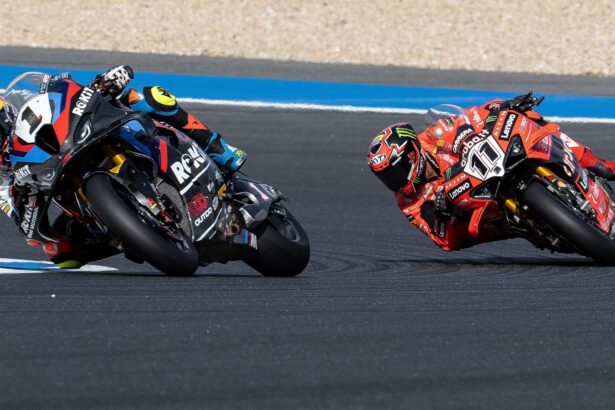 Toprak Razgatlioglu, Nicolo Bulega, 2025 Estoril WorldSBK round.