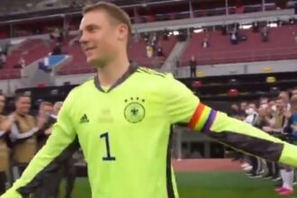 Manuel Neuer could remain at Bayern Munich